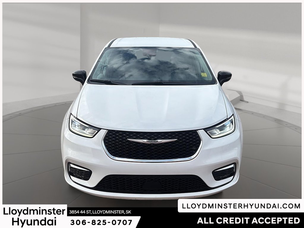 2024 Chrysler Pacifica Touring-L in Lloydminster, Saskatchewan - 2 - w1024h768px