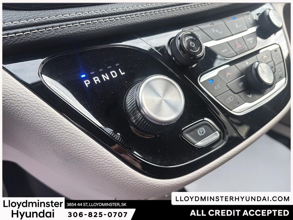 2024 Chrysler Pacifica Touring-L in Lloydminster, Saskatchewan - 17 - w1024h768px