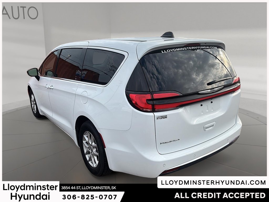 2024 Chrysler Pacifica Touring-L in Lloydminster, Saskatchewan - 7 - w1024h768px