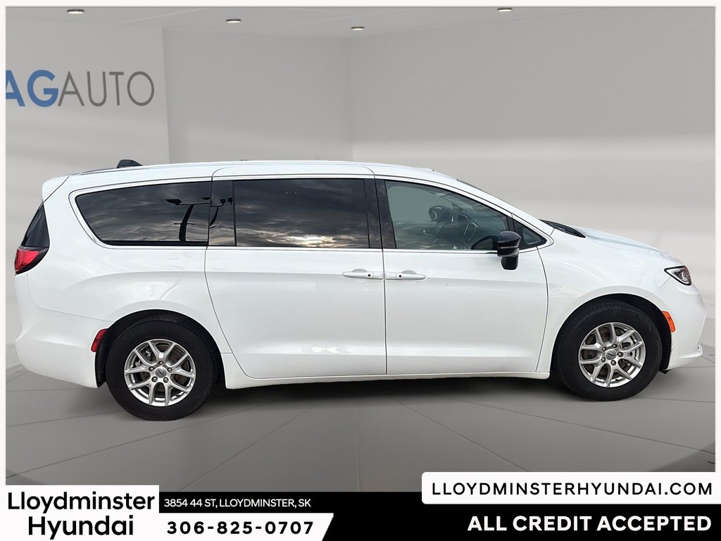 2024 Chrysler Pacifica Touring-L in Lloydminster, Saskatchewan - 4 - w1024h768px