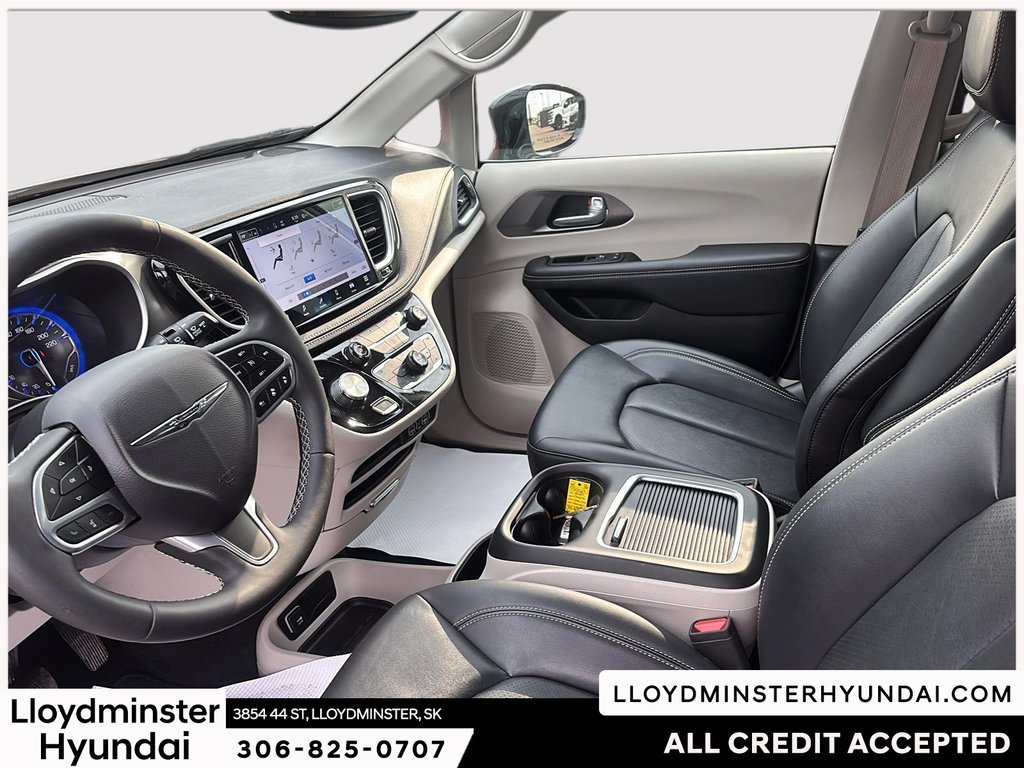 2024 Chrysler Pacifica Touring-L in Lloydminster, Saskatchewan - 12 - w1024h768px