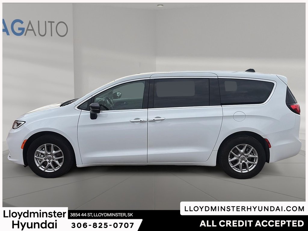2024 Chrysler Pacifica Touring-L in Lloydminster, Saskatchewan - 8 - w1024h768px