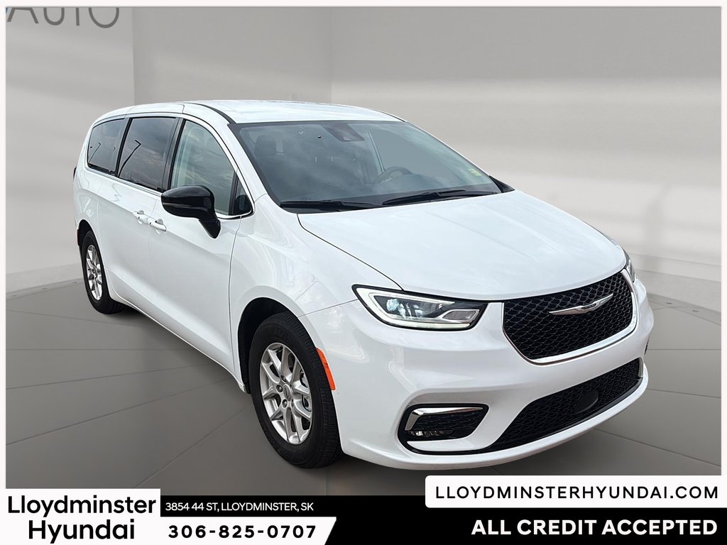 2024 Chrysler Pacifica Touring-L in Lloydminster, Saskatchewan - 3 - w1024h768px