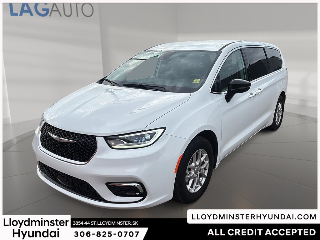2024 Chrysler Pacifica Touring-L in Lloydminster, Saskatchewan - 1 - w1024h768px