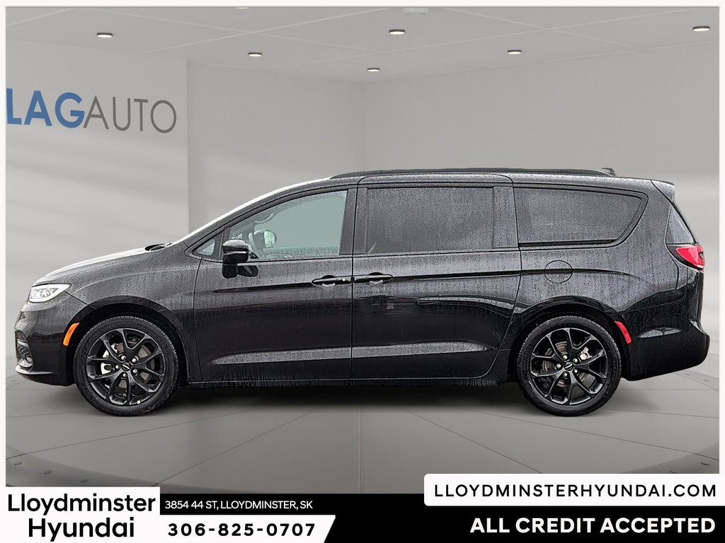 2024 Chrysler Pacifica Touring-L in Lloydminster, Saskatchewan - 8 - w1024h768px