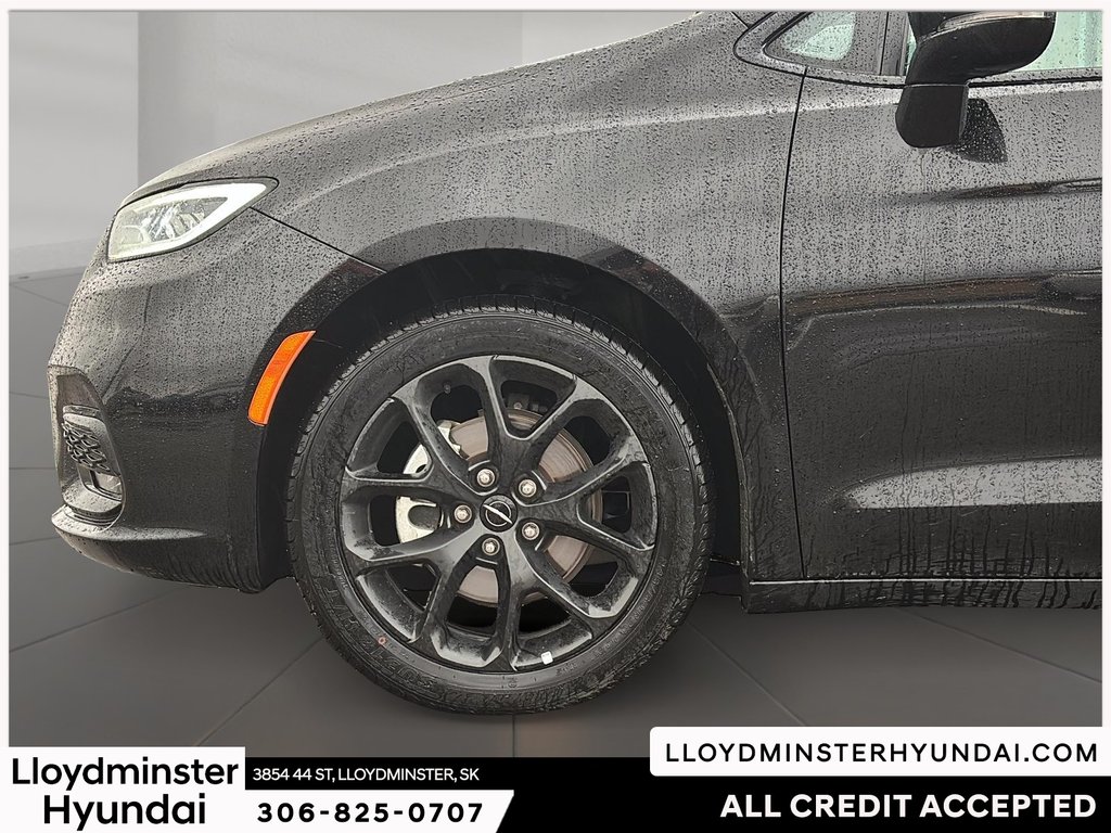 2024 Chrysler Pacifica Touring-L in Lloydminster, Saskatchewan - 10 - w1024h768px