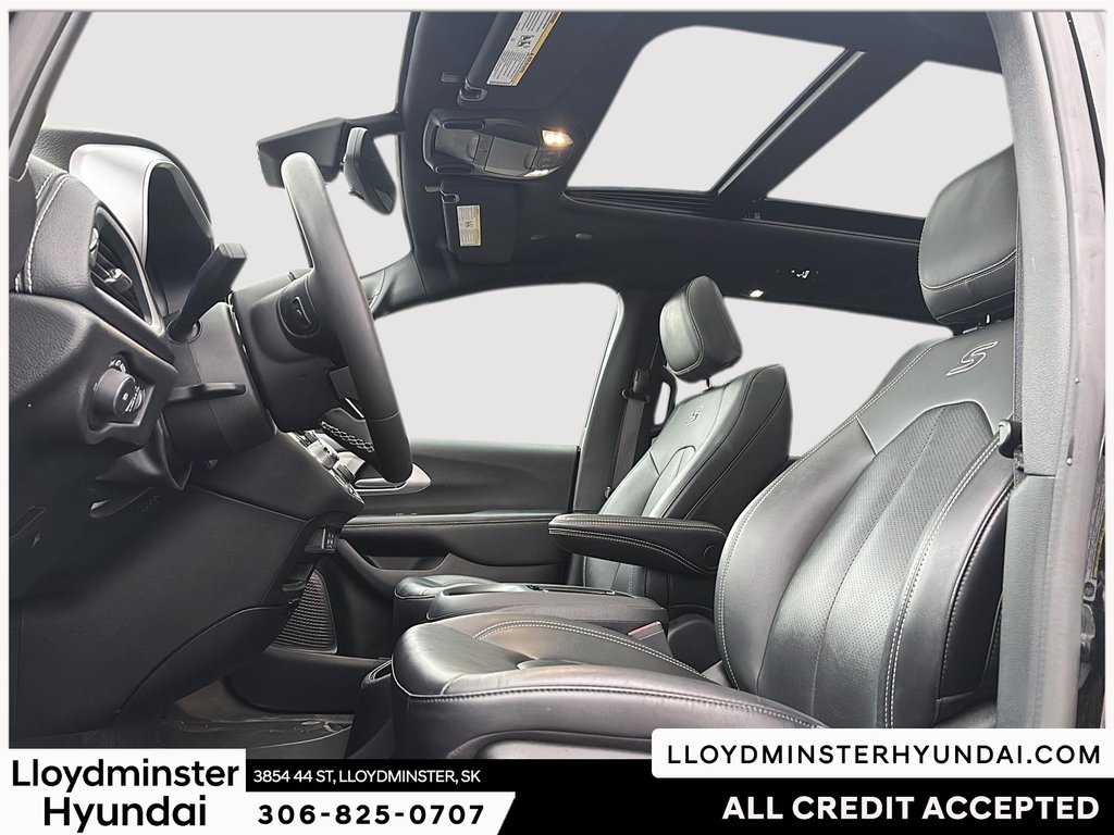 2024 Chrysler Pacifica Touring-L in Lloydminster, Saskatchewan - 11 - w1024h768px