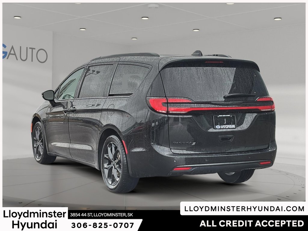 2024 Chrysler Pacifica Touring-L in Lloydminster, Saskatchewan - 7 - w1024h768px