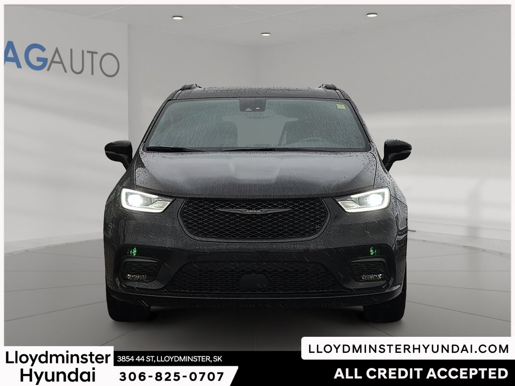 2024 Chrysler Pacifica Touring-L in Lloydminster, Saskatchewan - 2 - w1024h768px