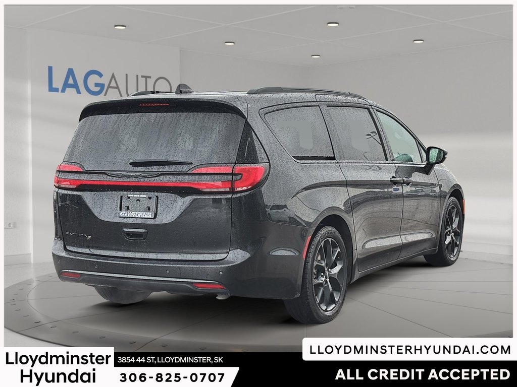 2024 Chrysler Pacifica Touring-L in Lloydminster, Saskatchewan - 5 - w1024h768px