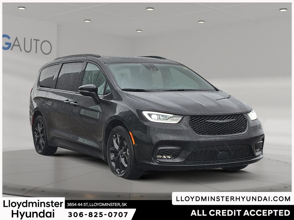 2024 Chrysler Pacifica Touring-L in Lloydminster, Saskatchewan - 3 - w1024h768px