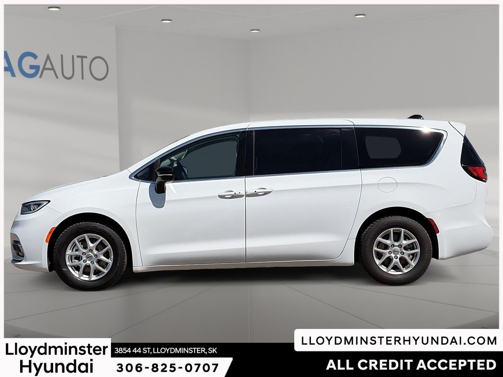 2024 Chrysler Pacifica Touring-L in Lloydminster, Saskatchewan - 8 - w1024h768px