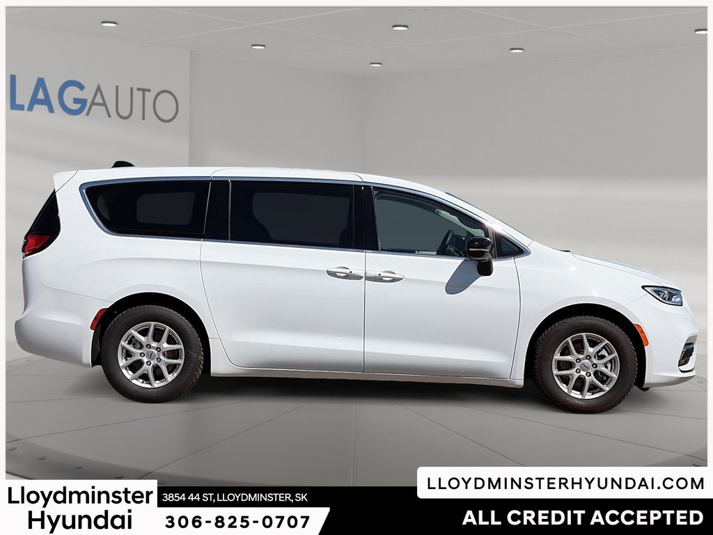 2024 Chrysler Pacifica Touring-L in Lloydminster, Saskatchewan - 4 - w1024h768px