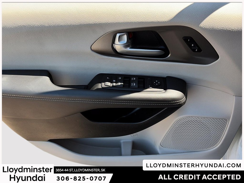 2024 Chrysler Pacifica Touring-L in Lloydminster, Saskatchewan - 16 - w1024h768px