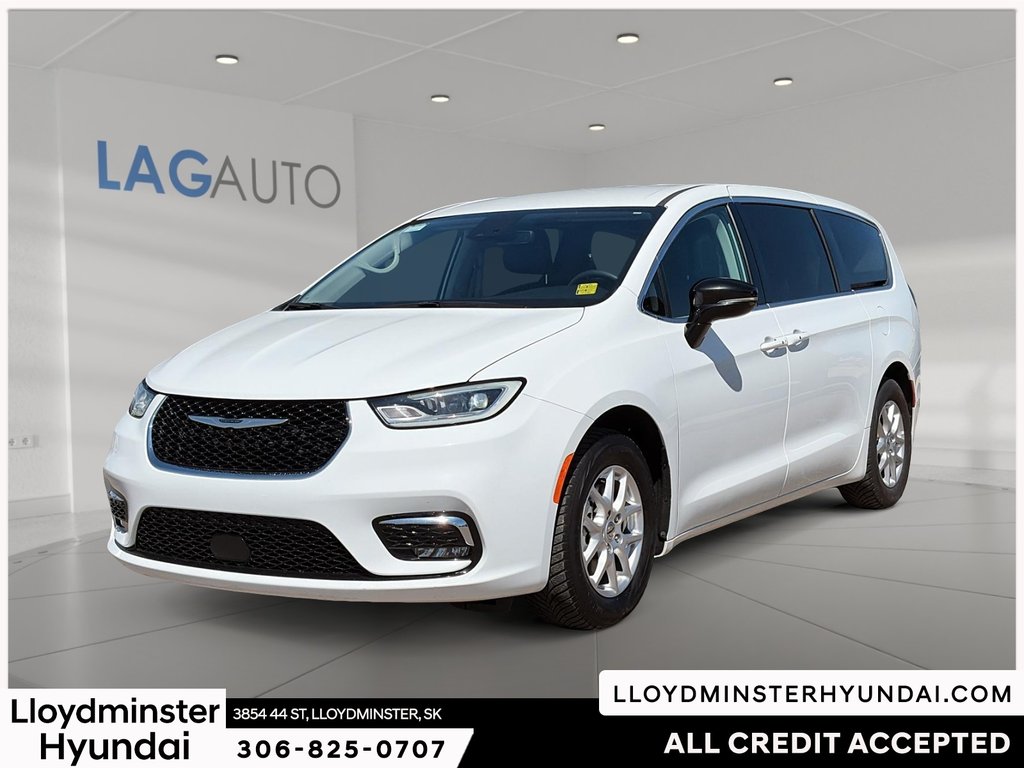 2024 Chrysler Pacifica Touring-L in Lloydminster, Saskatchewan - 1 - w1024h768px