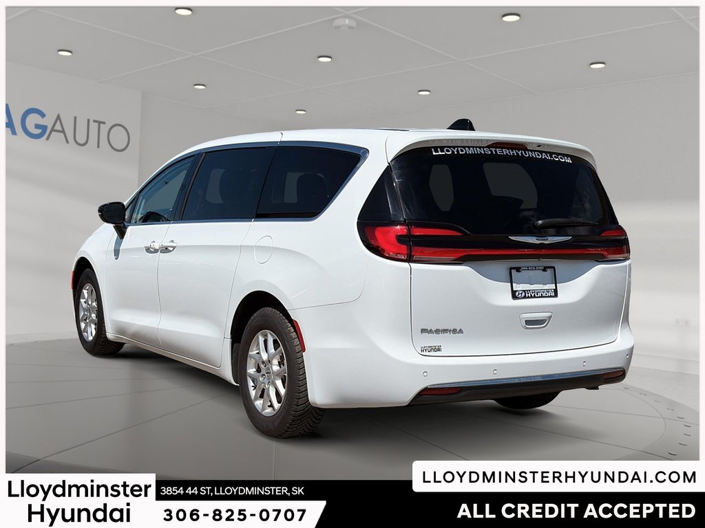 2024 Chrysler Pacifica Touring-L in Lloydminster, Saskatchewan - 7 - w1024h768px