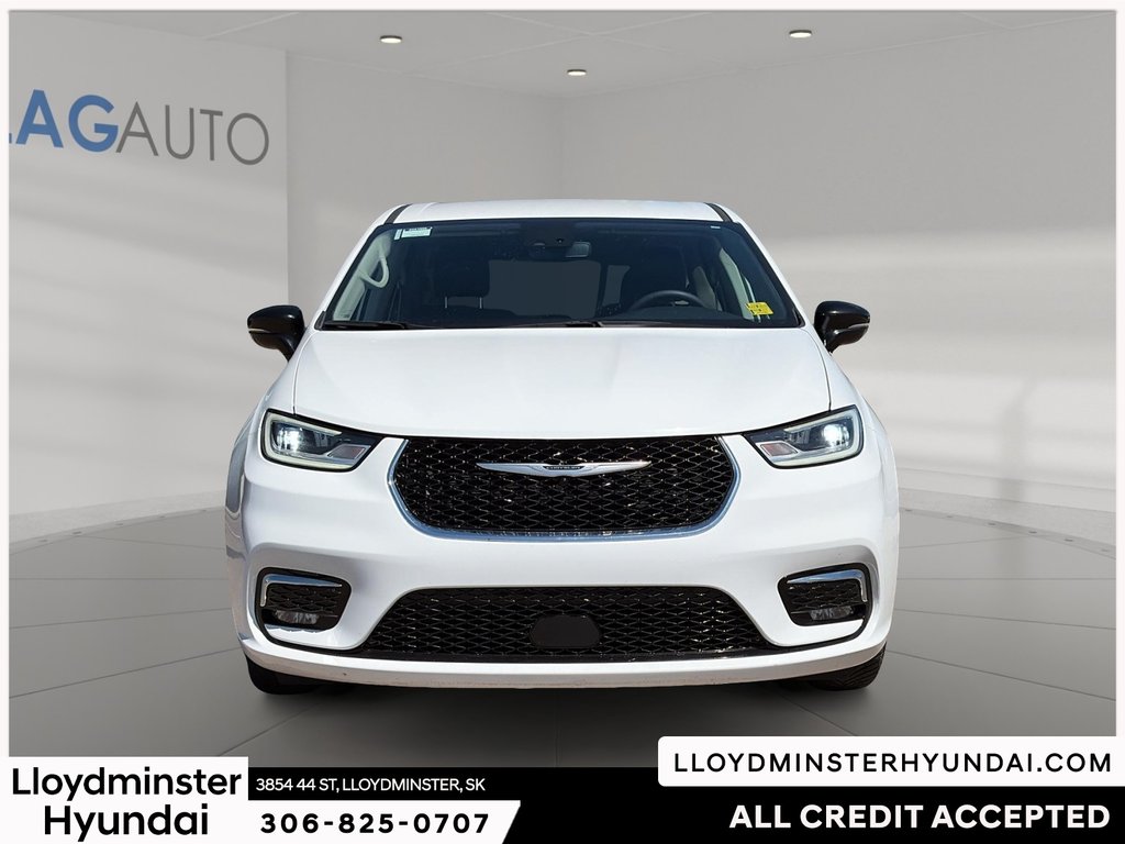 2024 Chrysler Pacifica Touring-L in Lloydminster, Saskatchewan - 2 - w1024h768px