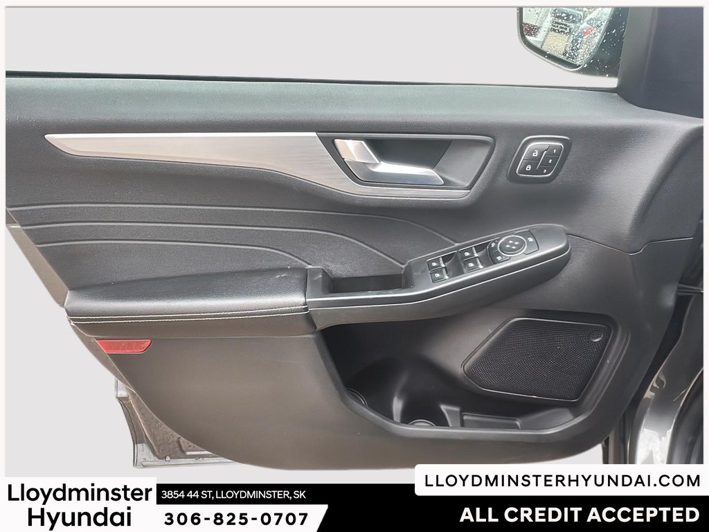 2024 Ford Escape Platinum in Lloydminster, Saskatchewan - 13 - w1024h768px