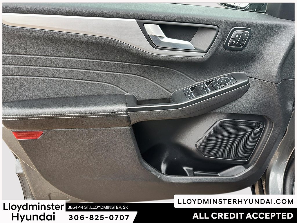 2025 Ford Escape Platinum in Lloydminster, Saskatchewan - 13 - w1024h768px