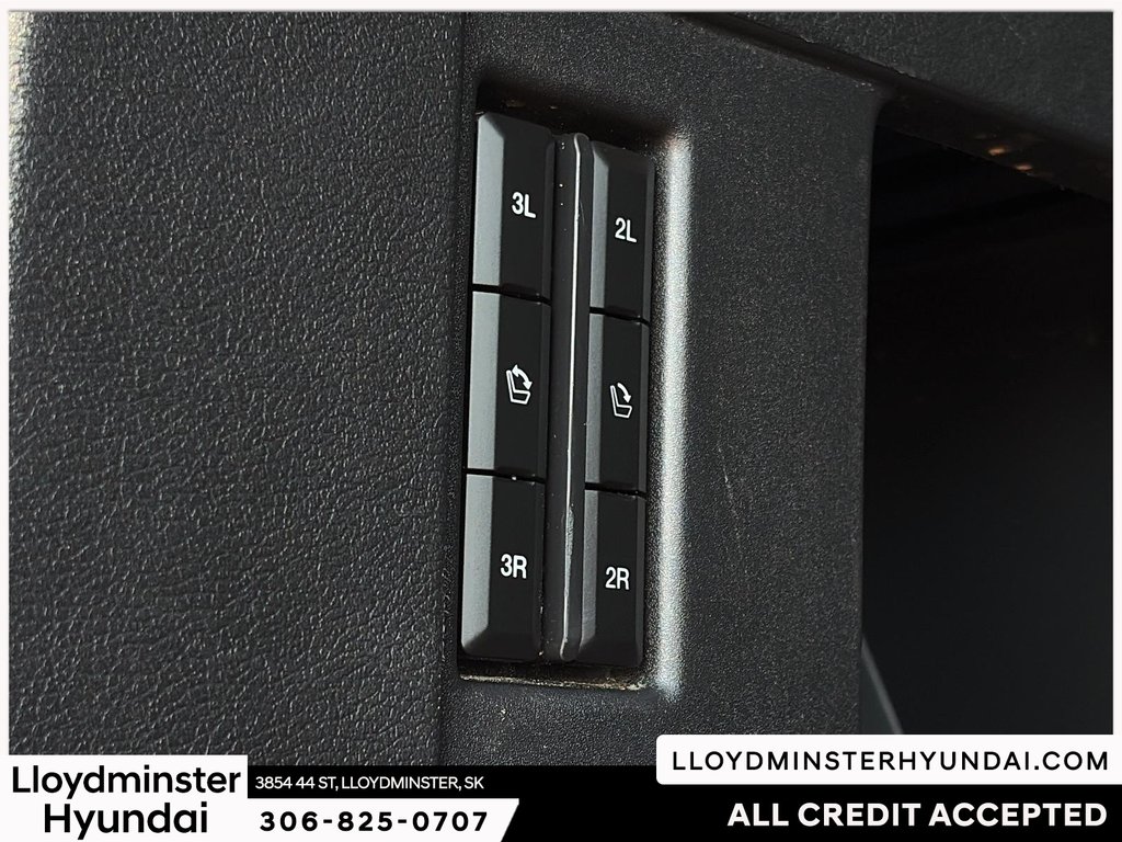 2023 Ford Expedition Max Platinum in Lloydminster, Saskatchewan - 11 - w1024h768px