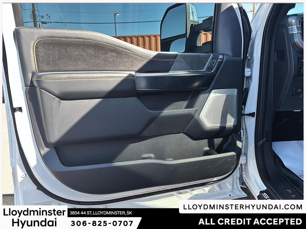 2024 Ford Super Duty F-350 SRW Platinum in Lloydminster, Saskatchewan - 13 - w1024h768px
