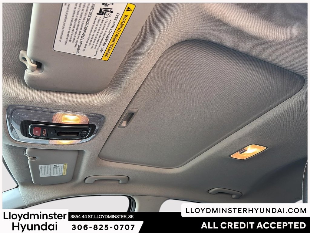 2022 Hyundai Elantra Hybrid Ultimate in Lloydminster, Saskatchewan - 18 - w1024h768px