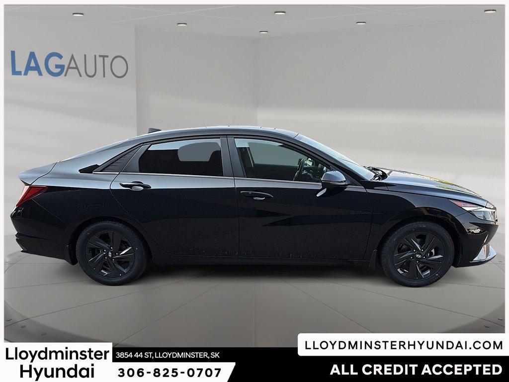 2022 Hyundai Elantra Hybrid Ultimate in Lloydminster, Saskatchewan - 4 - w1024h768px