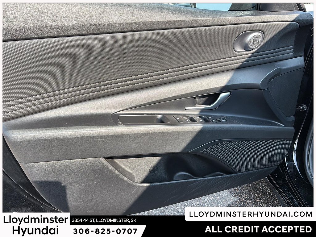 2022 Hyundai Elantra Hybrid Ultimate in Lloydminster, Saskatchewan - 11 - w1024h768px