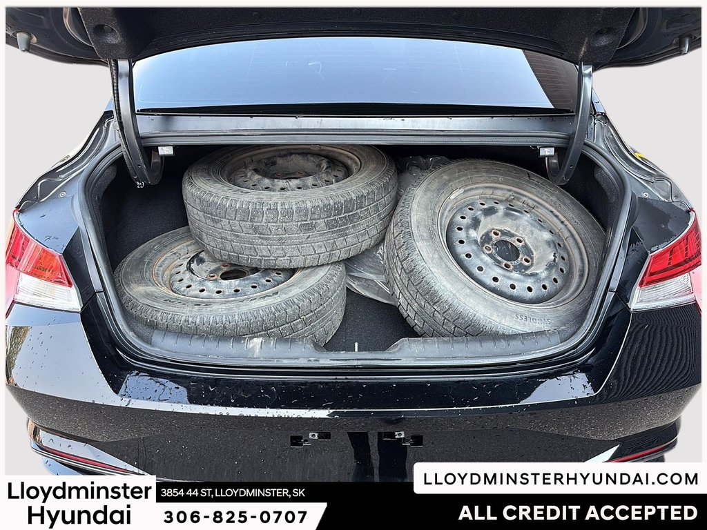 2022 Hyundai Elantra Hybrid Ultimate in Lloydminster, Saskatchewan - 7 - w1024h768px
