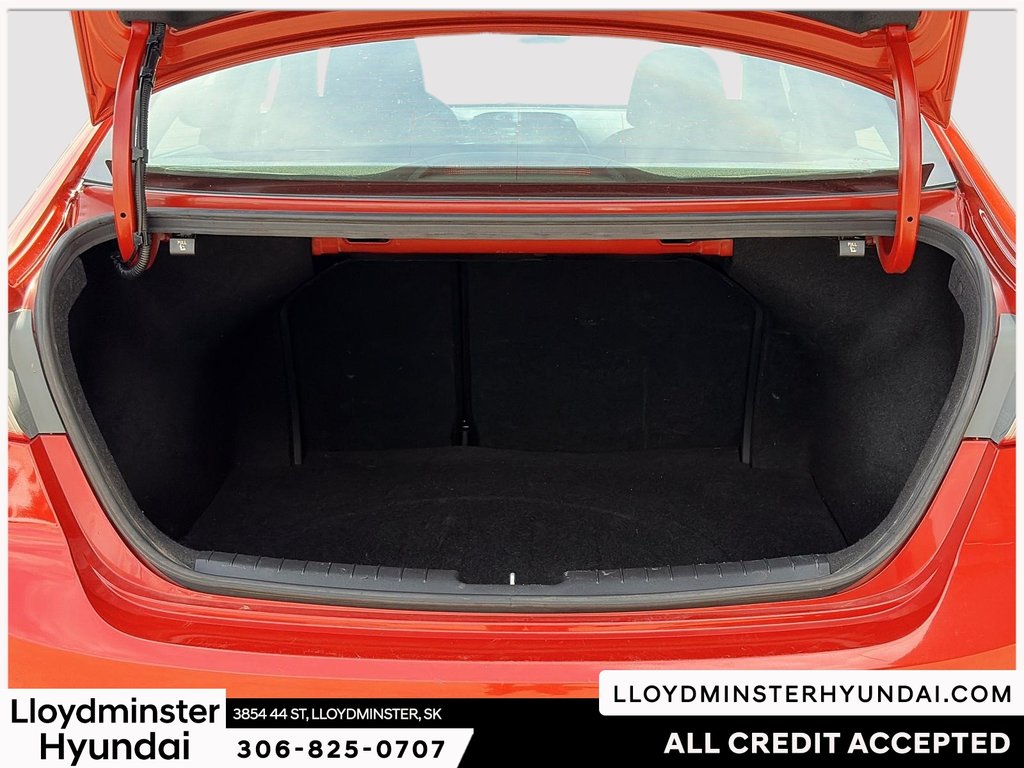 2017 Hyundai Elantra GL in Lloydminster, Saskatchewan - 9 - w1024h768px