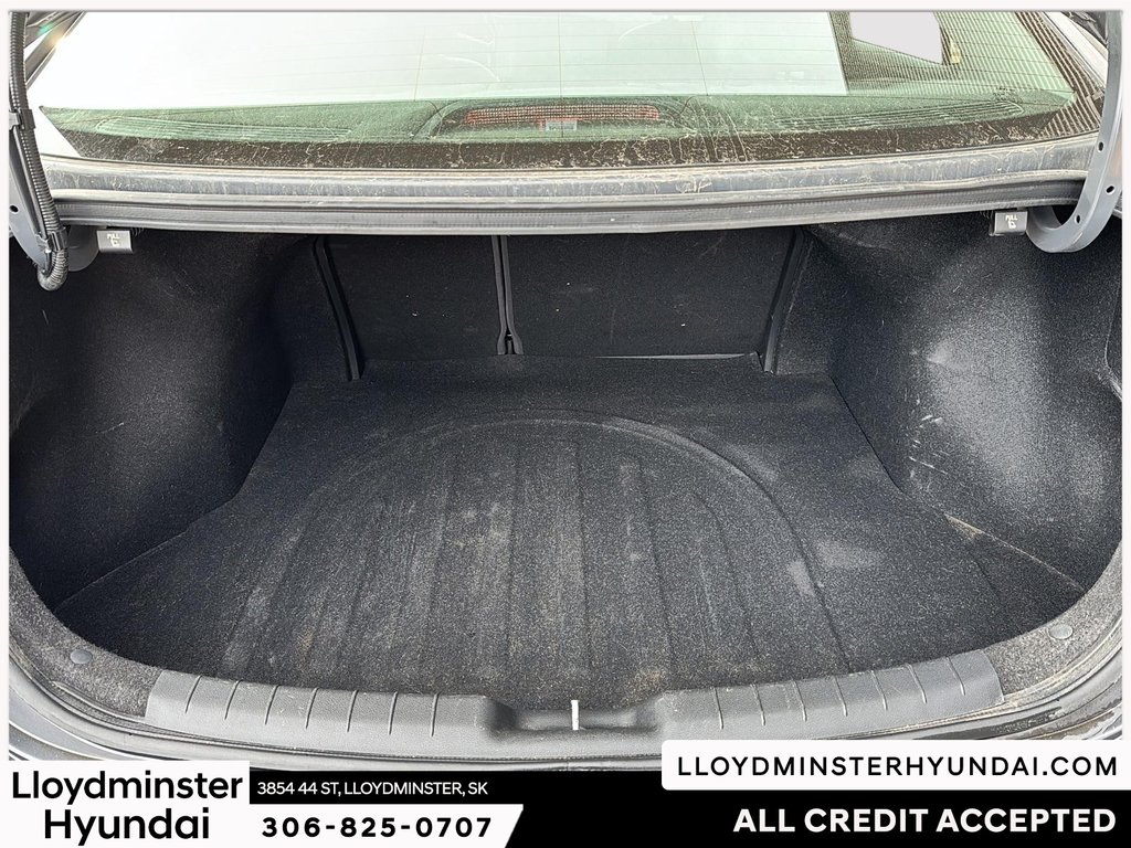 2019 Hyundai Elantra Luxury in Lloydminster, Saskatchewan - 9 - w1024h768px