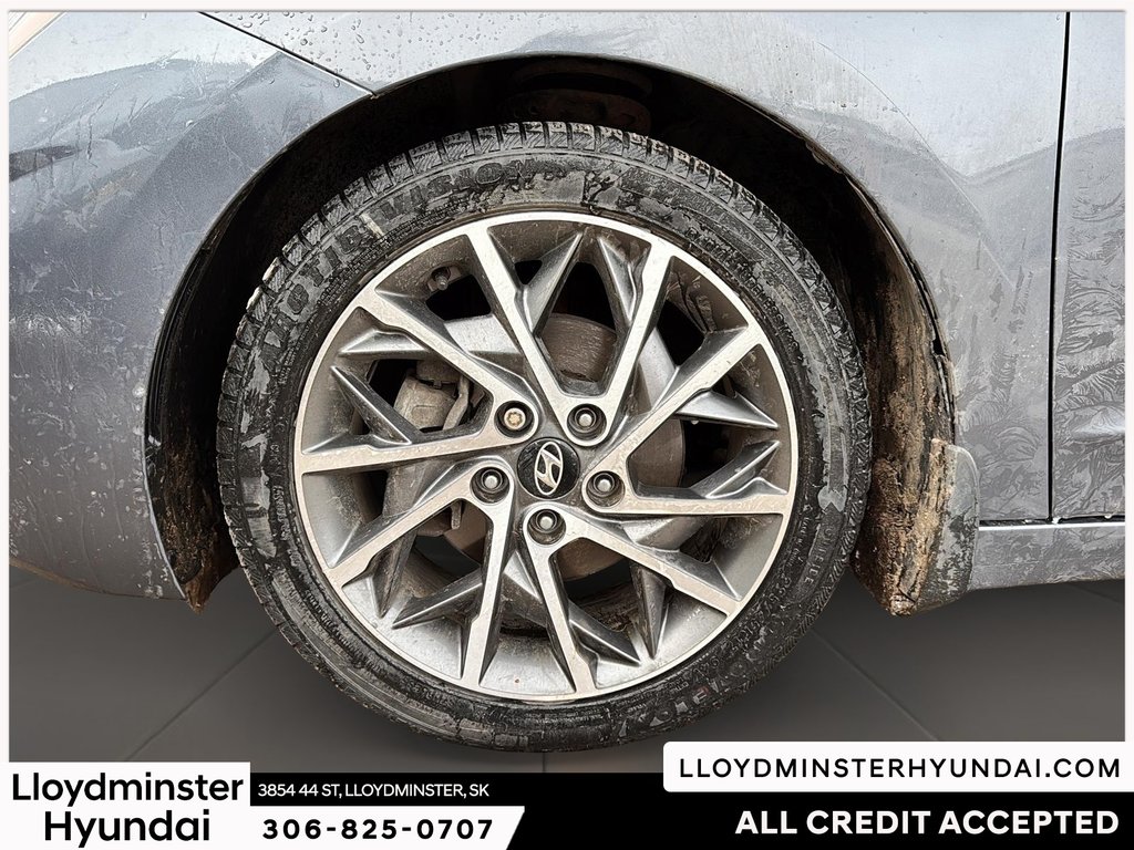 2019 Hyundai Elantra Luxury in Lloydminster, Saskatchewan - 10 - w1024h768px