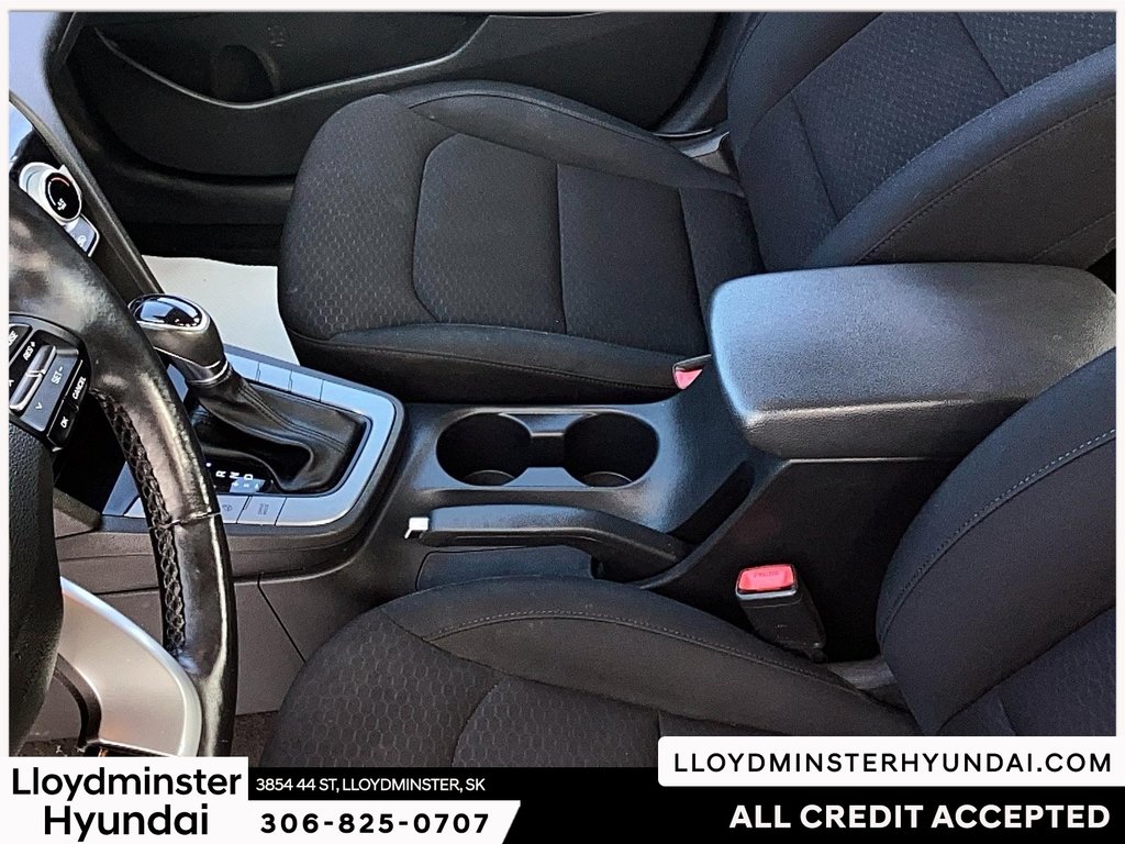 2020 Hyundai Elantra Preferred w/Sun & Safety Package in Lloydminster, Saskatchewan - 12 - w1024h768px