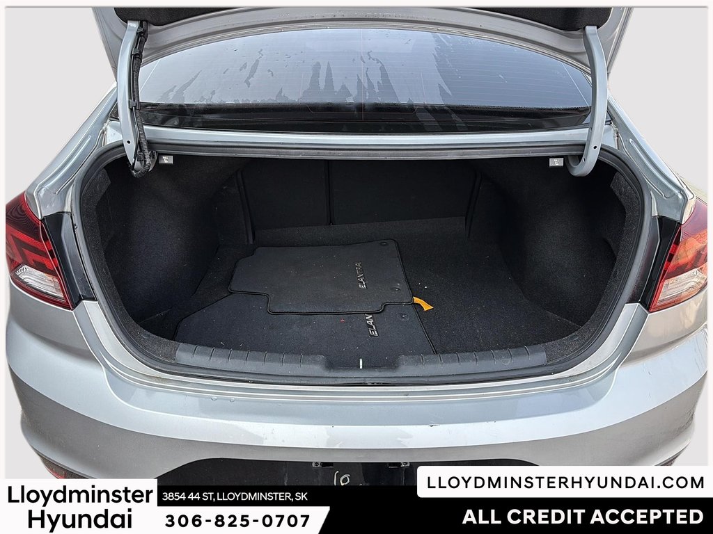 2020 Hyundai Elantra Preferred in Lloydminster, Saskatchewan - 9 - w1024h768px