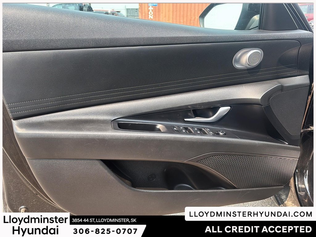 2021 Hyundai Elantra Essential in Lloydminster, Saskatchewan - 13 - w1024h768px