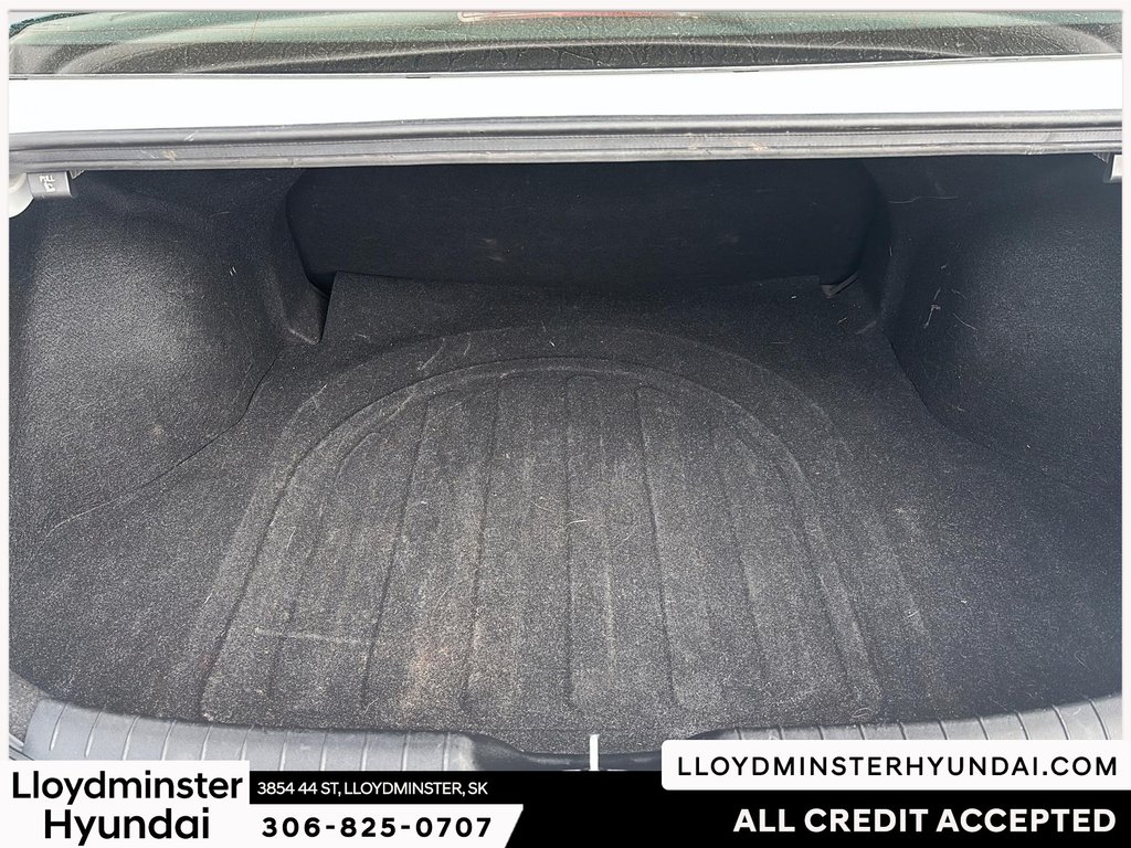2021 Hyundai Elantra Essential in Lloydminster, Saskatchewan - 9 - w1024h768px