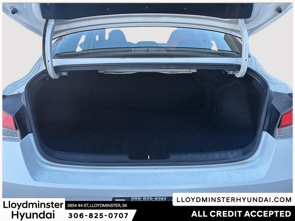 2021 Hyundai Elantra Essential in Lloydminster, Saskatchewan - 9 - w1024h768px