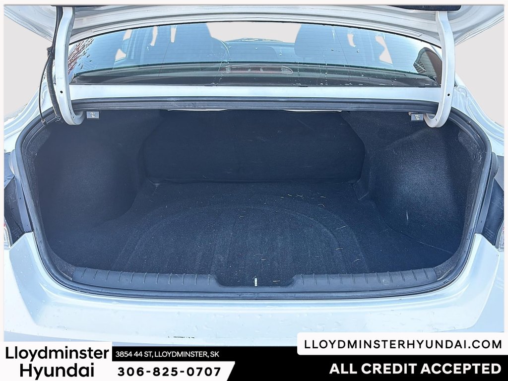 2021 Hyundai Elantra Preferred in Lloydminster, Saskatchewan - 9 - w1024h768px