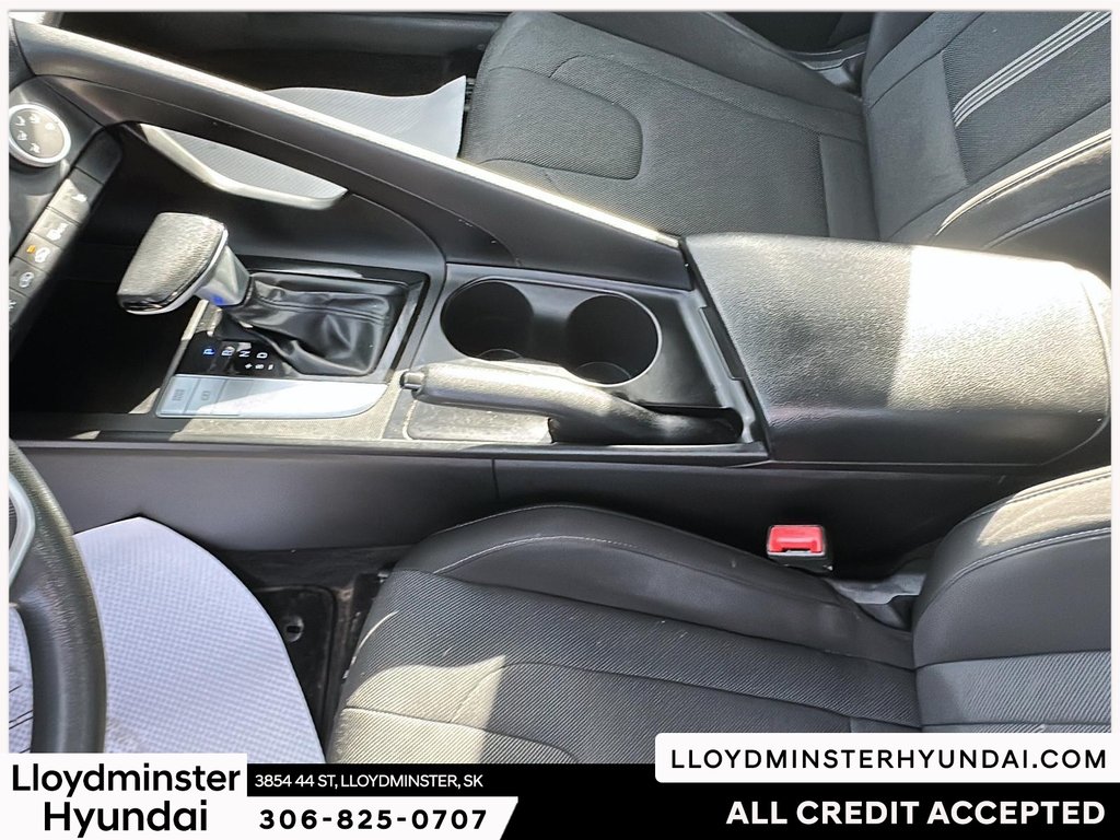 2021 Hyundai Elantra Essential in Lloydminster, Saskatchewan - 12 - w1024h768px