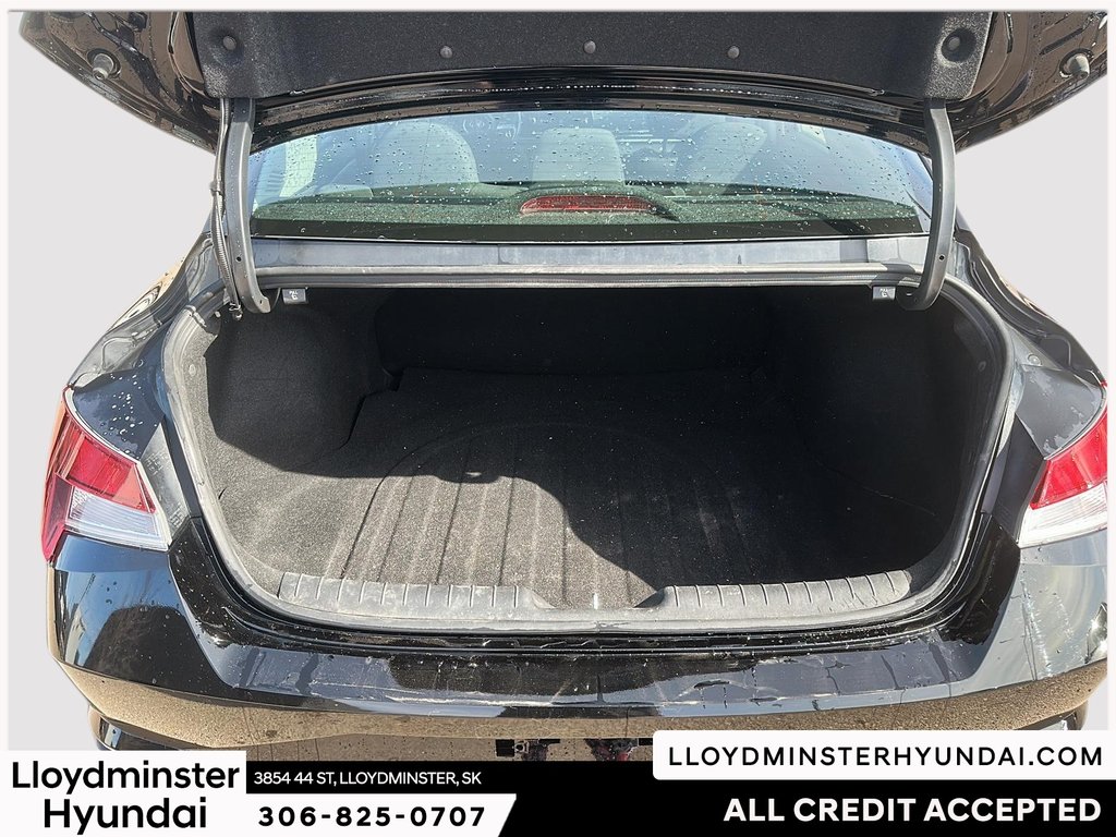 2021 Hyundai Elantra Essential in Lloydminster, Saskatchewan - 9 - w1024h768px