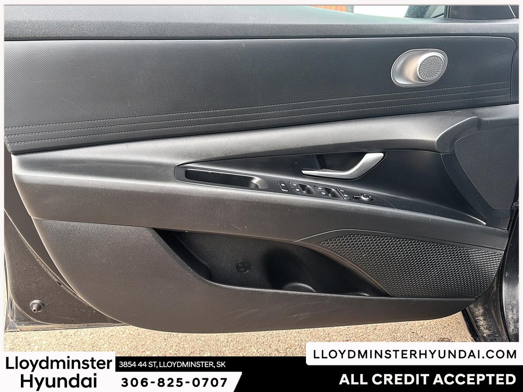 2022 Hyundai Elantra Essential in Lloydminster, Saskatchewan - 13 - w1024h768px