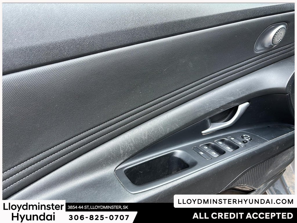 2022 Hyundai Elantra Preferred in Lloydminster, Saskatchewan - 13 - w1024h768px