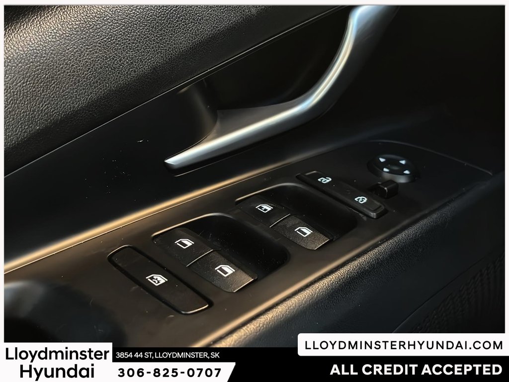 2022 Hyundai Elantra Essential in Lloydminster, Saskatchewan - 12 - w1024h768px