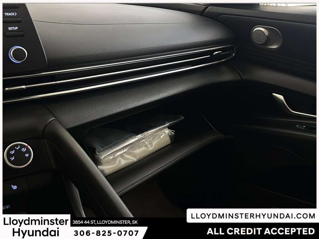 2022 Hyundai Elantra Essential in Lloydminster, Saskatchewan - 18 - w1024h768px