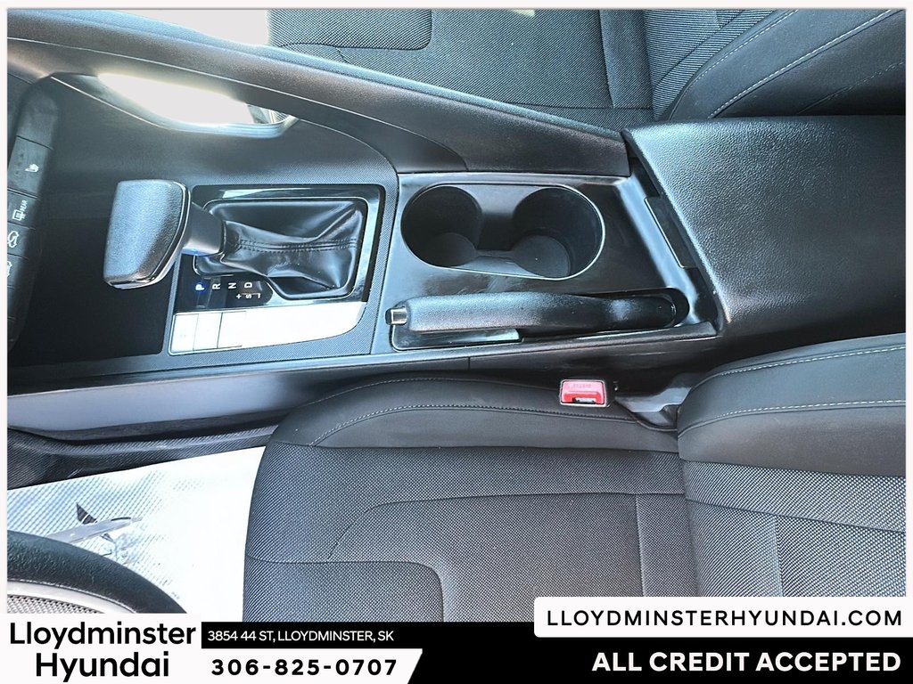2022 Hyundai Elantra Essential in Lloydminster, Saskatchewan - 12 - w1024h768px