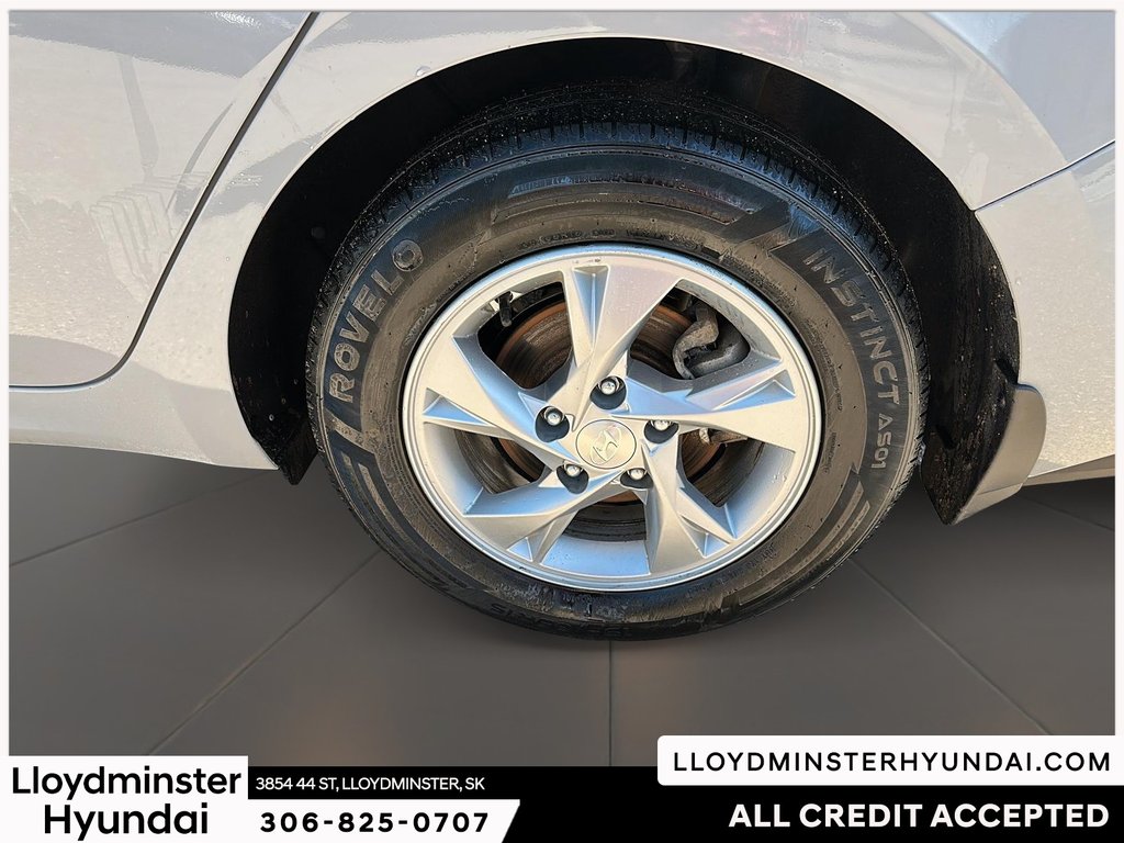 2022 Hyundai Elantra Essential in Lloydminster, Saskatchewan - 10 - w1024h768px