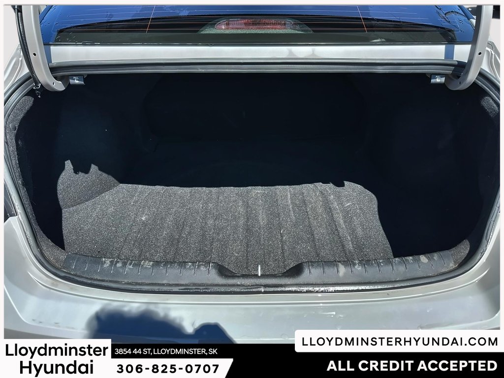 2022 Hyundai Elantra Essential in Lloydminster, Saskatchewan - 9 - w1024h768px