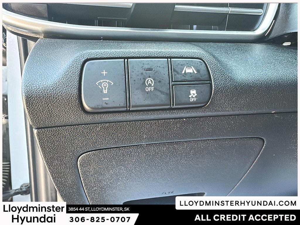 2022 Hyundai Elantra Essential in Lloydminster, Saskatchewan - 18 - w1024h768px