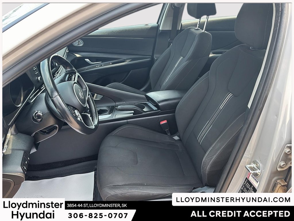 2023 Hyundai Elantra Preferred in Lloydminster, Saskatchewan - 10 - w1024h768px