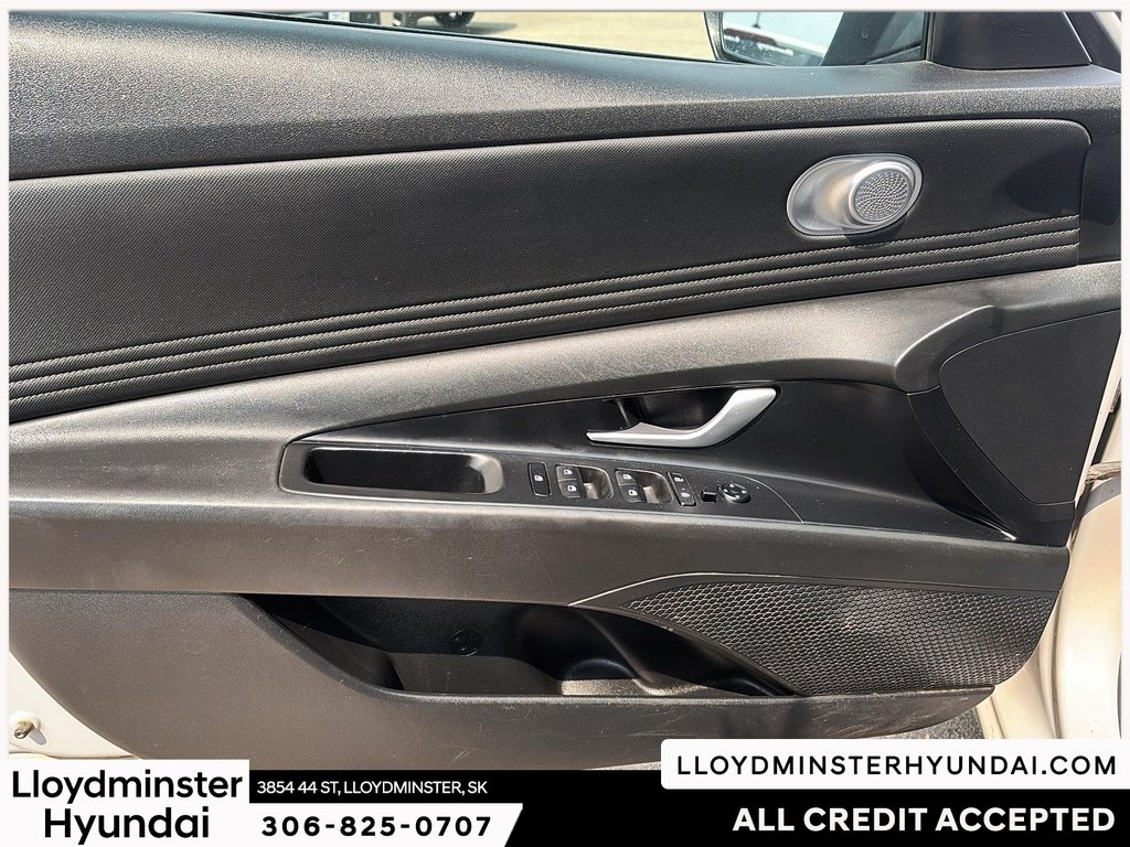 2023 Hyundai Elantra Preferred in Lloydminster, Saskatchewan - 12 - w1024h768px